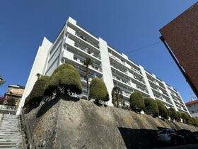 成城マンション　３階