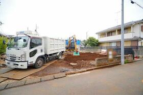 東京都三鷹市野崎１丁目