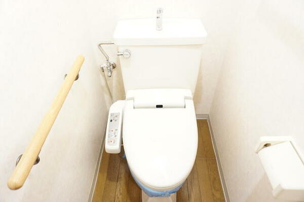 画像11:トイレ（洗浄便座）※同タイプ参考写真
