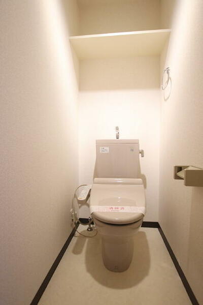 画像10:トイレには温水洗浄便座付き