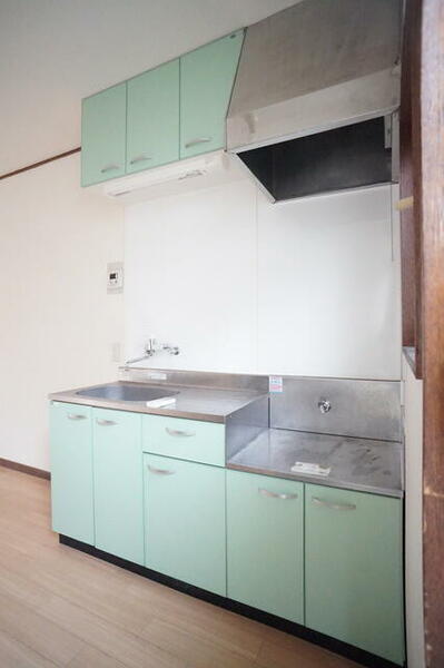 画像5:淡いカラーがアクセントのガスコンロ設置可能キッチンです♪