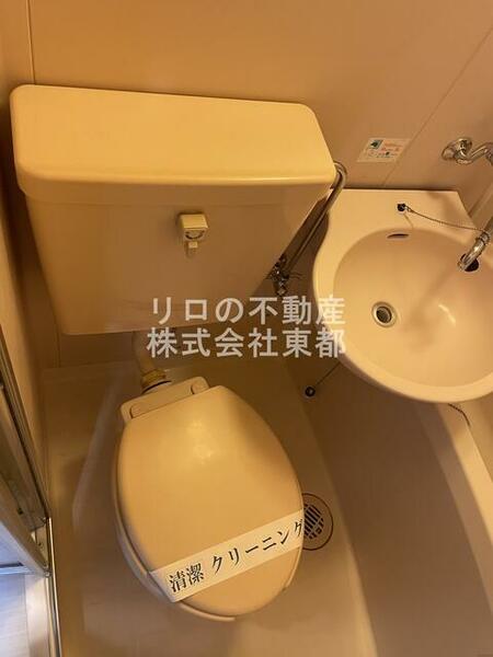 画像8:白を基調とした空間で清潔感のあるトイレです♪