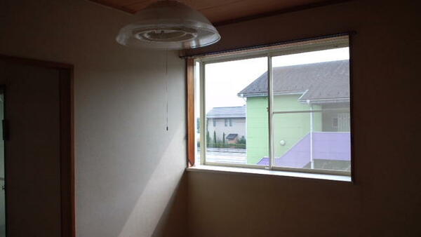画像9:和室の窓です。