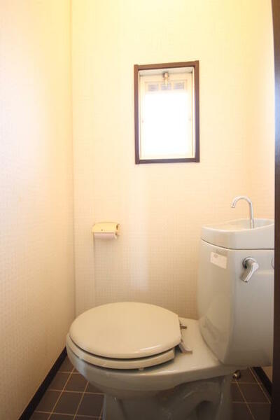 画像12:トイレです！　窓があり明るいです。