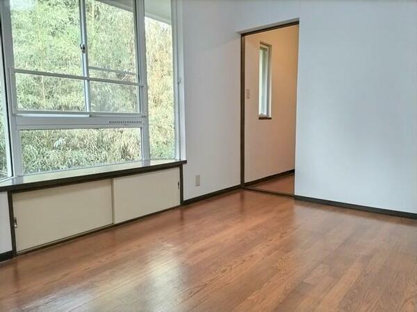 室内：★北側6帖の洋室★