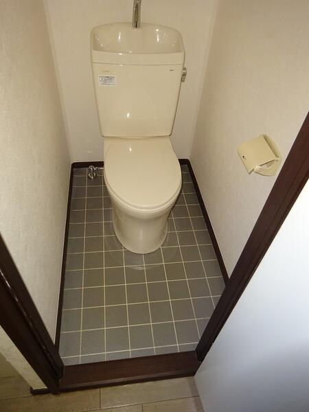 画像12:洋式トイレ１。