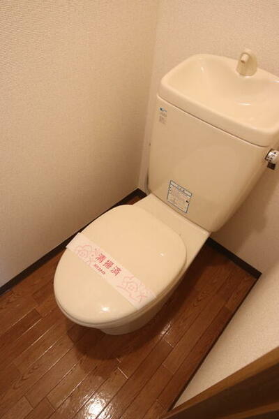 画像16:清潔感のあるトイレです。