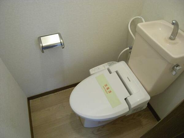 画像10:温水洗浄便座付トイレは快適です