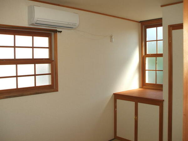 画像7:５帖の和室、エアコン・照明ついてます