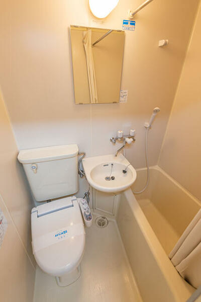画像6:トイレは温水洗浄便座付