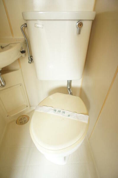 画像9:白を基調とした空間で清潔感のあるトイレです♪