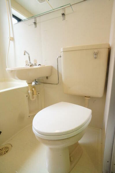 画像8:清潔感ある洋式トイレです☆丸洗い可能でお掃除も楽々！！