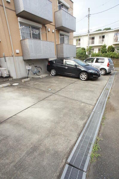 画像14:駐車場がありますが、まず空き確認してください。