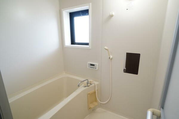 画像15:浴室にも窓があり、換気が容易です