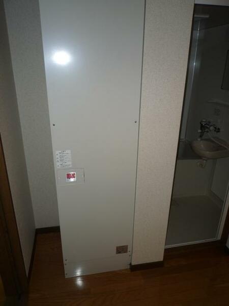 画像12:電気温水器（２００リットル）