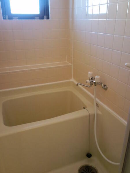 画像3:シャワー付きバスルームです。