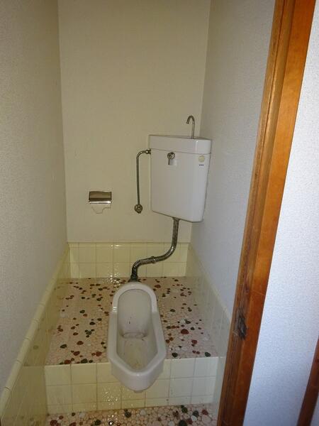 画像10:和式トイレ。