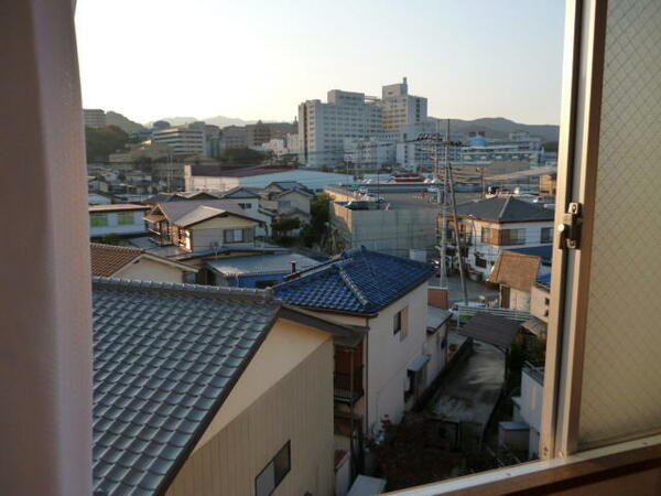 画像12:最上階西の窓から見える埼玉医大