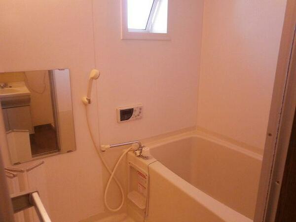 画像16:浴室に窓もあるので湿気がこもりません♪