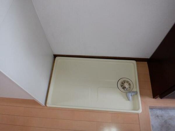 画像8:洗濯パン・室内洗濯機置場・窓があり換気良好です。