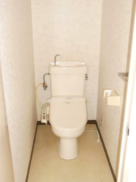 画像6:洗浄便座付トイレ