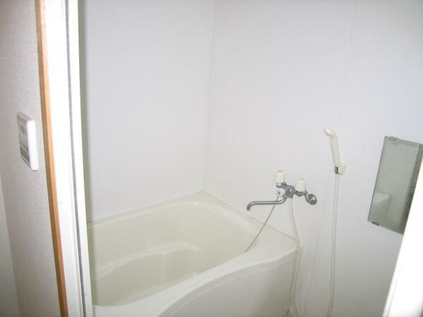 画像12:浴室は乾燥換気扇付、雨天安心