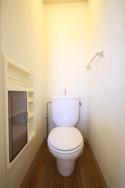 画像12:トイレです！　小物入れが便利です。