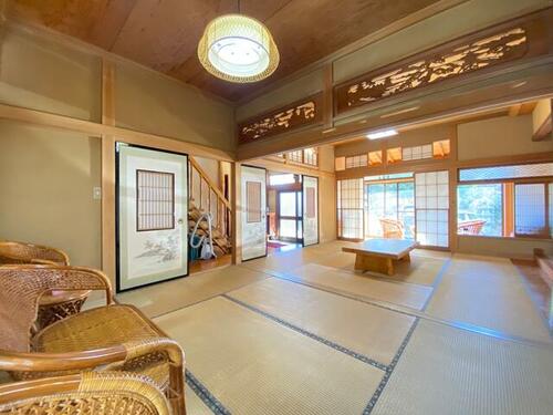 detached 山梨県大月市賑岡町岩殿