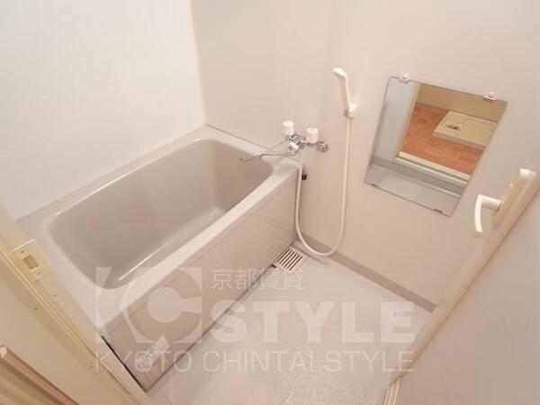 画像6:清潔感のあるバスルーム
