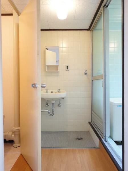 画像15:トイレ（温水洗浄便座）／洗面／浴室