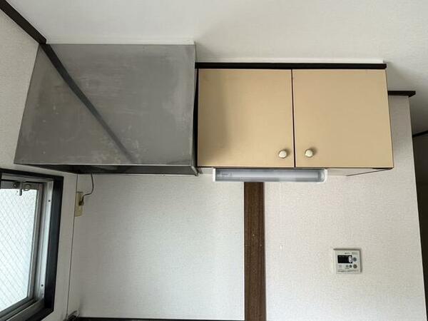 画像13:キッチン上部に収納スペースがあります！食器や洗剤などの収納に便利です♪