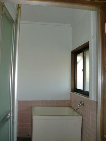 画像5:窓があり明るい浴室です。