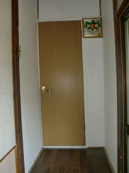 画像7:玄関横のトイレです。
