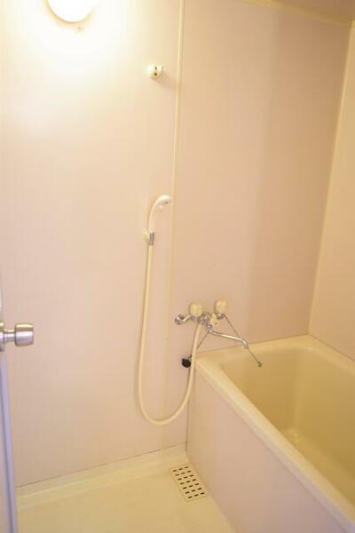 画像8:【　浴室　】　洗濯機置場は室内にございます！