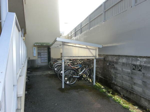 画像7:自転車置き場