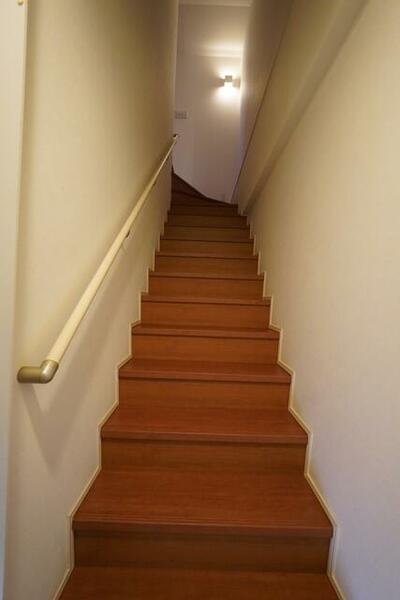 画像6:専用階段で１階から２階のリビングへ