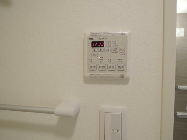 画像16:浴室乾燥暖房機で雨の日も安心