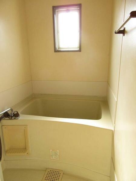 画像12:浴室には窓が付いております