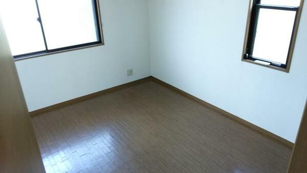 室内：北側洋室２