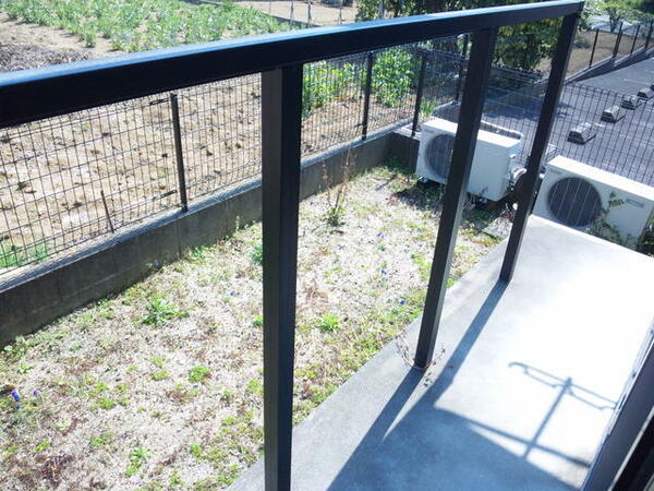 洋室：１Ｆ庭付