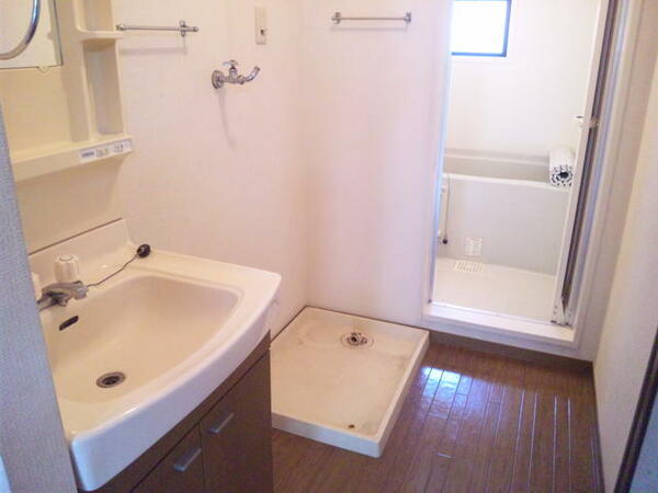 洗面所：脱衣洗面所・室内洗濯機置き場