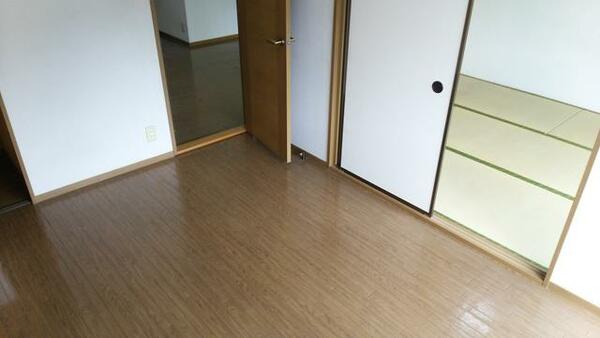 室内：南側洋室１