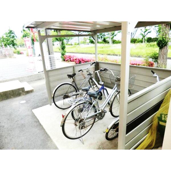 画像12:自転車、バイク置場