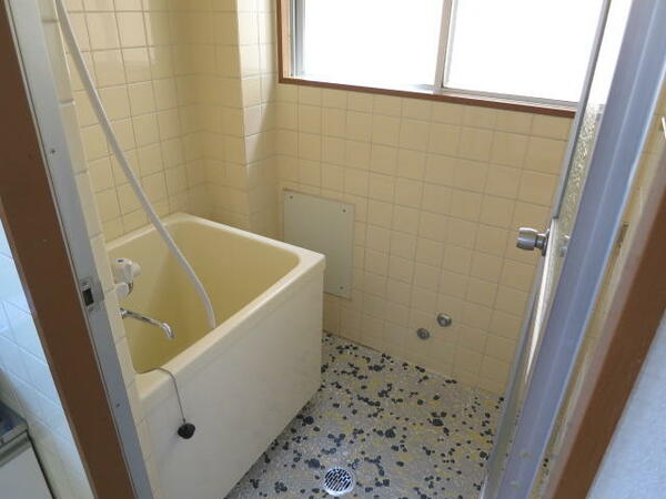 画像6:バストイレ同室ですが、浴室が広くて使いやすいです