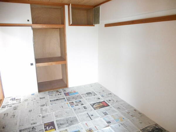 画像5:和室（日焼け対策で新聞紙を敷いております