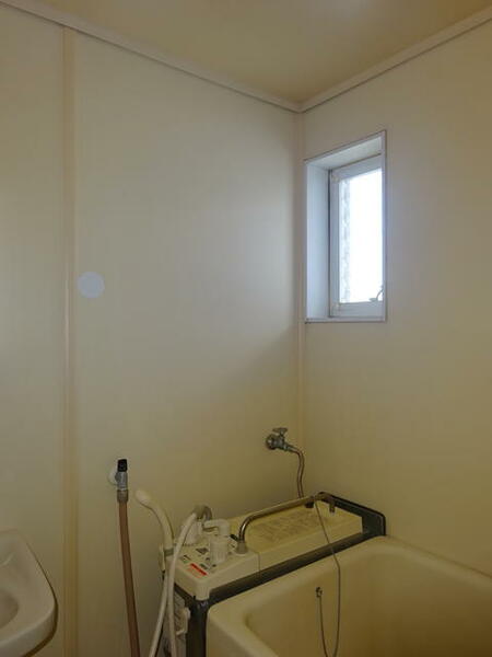 画像10:浴室に換気が出来る窓あり