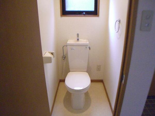 画像7:窓もあり清潔感のあるトイレ。ウォシュレット新設します☆