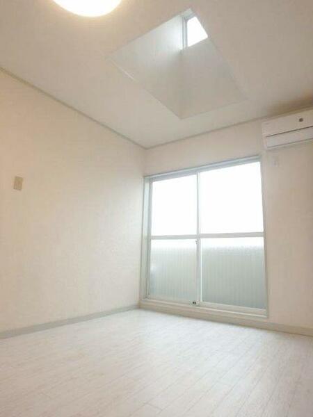 画像3:白を基調としたシンプルなお部屋です。