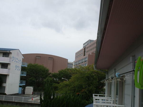 画像15:ベランダより川崎医療福祉大学方面を見る。
