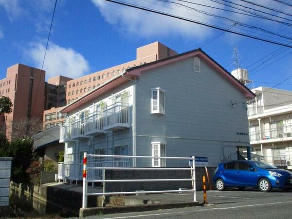 画像2:すぐ裏手に見える茶色の建物が、川崎医療福祉大という立地です。